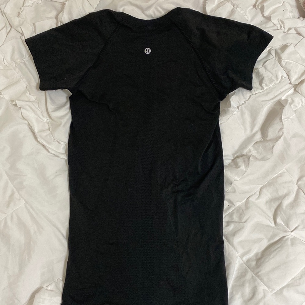 SOLD Black lulu swiftly tech tee